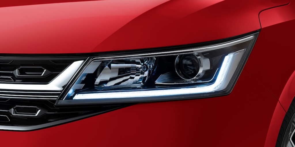  Luces delanteras Chevrolet Aveo HB 2025, compacto con faros de halógeno con proyector y LED diurnas direccional integrada